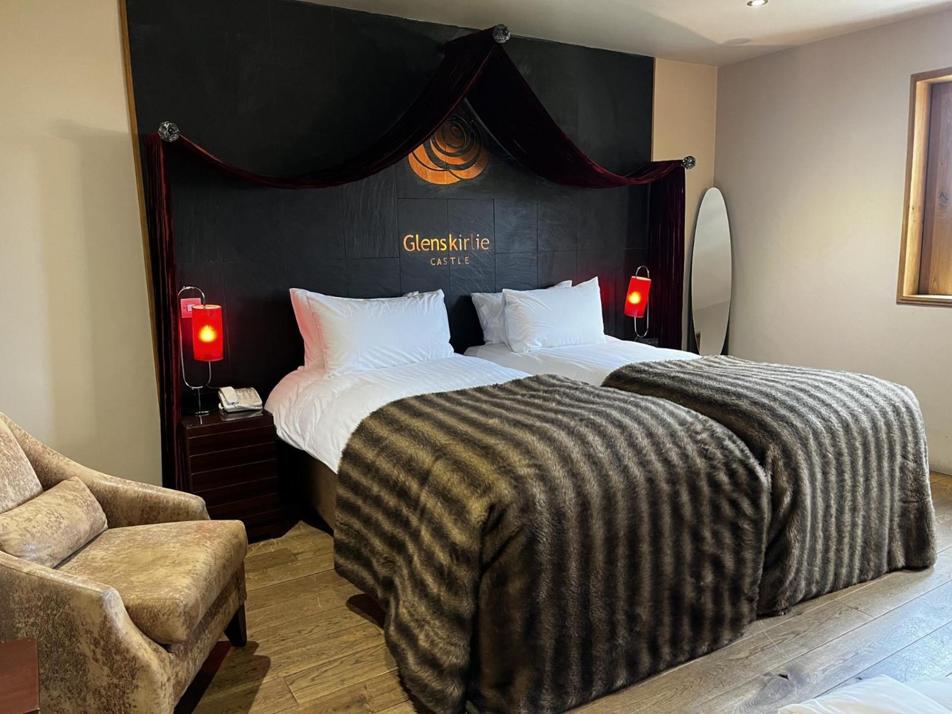Glenskirlie Castle Hotel Banknock Exterior photo