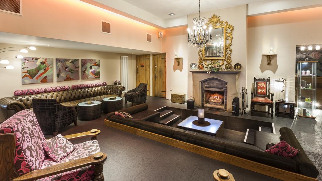 Glenskirlie Castle Hotel Banknock Exterior photo